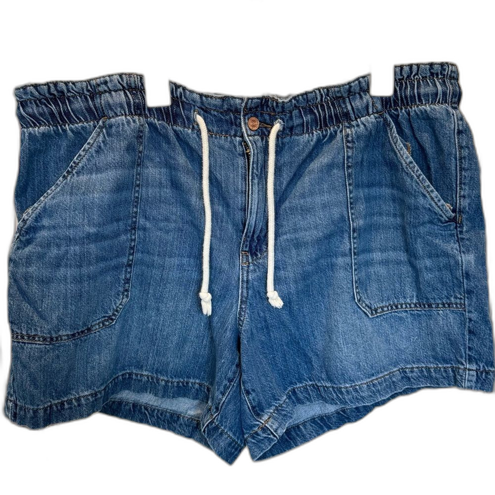 M Jeans by Maurice’s 22W high rise Jean shorts. Very cute and gently worn.
